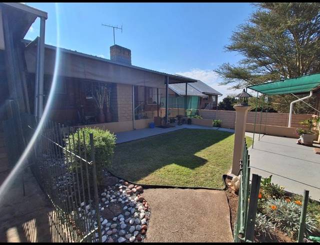3 BEDROOM HOUSE FOR SALE IN SOUTH CREST